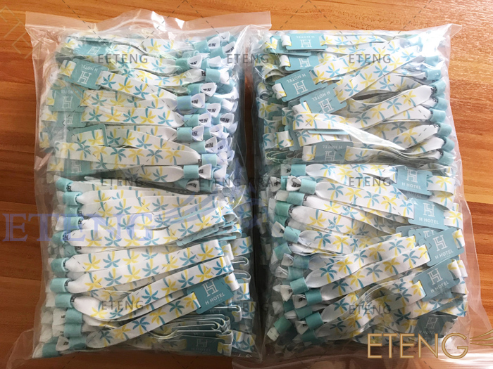 Cheap Custom Fabirc Non-RFID Wristbands with Plastic Tags